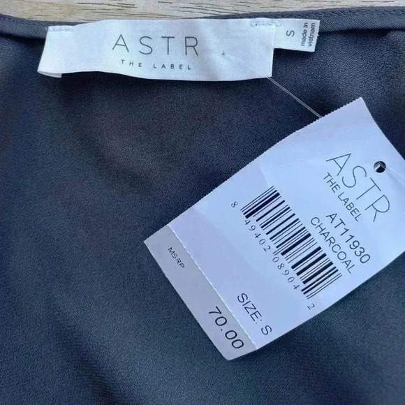 ASTR THE Label women’s charcoal gray backless satin top sz small NWT - Picture 7 of 7